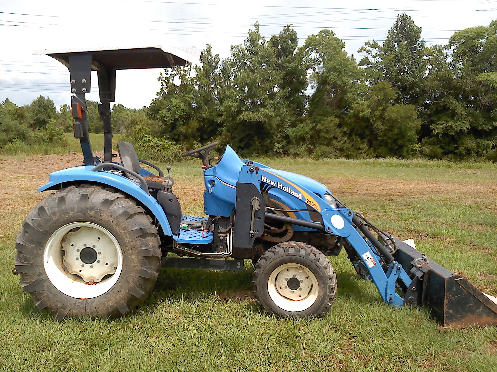 New Holland T2330 Photo Gallery - TractorByNet.com